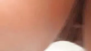 لیٹنا اس کے شوہر کے لئے ایک گڑیا سکسی روسی کے ساتھ جنسی کا انتظام کرتا ہے.