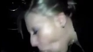 بلی میں ڈک کے ساتھ سوسی گالا قطب کو گلے لگاتا ہے فیلم سکسی روسی ۔