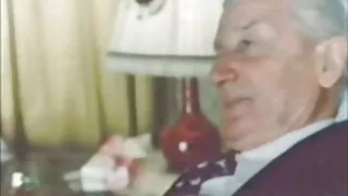 کیمرہ مین سکس روسیه ای ٹنڈرا کے سامنے چھوٹے لنڈ کو جھٹکا دیتا ہے ۔
