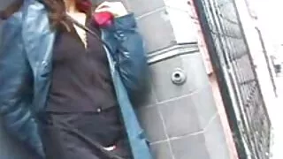 Taika Nammi ڈک پر اس کی بلی سکسی روسی shoves.