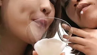 مساج کے دوران ایک سیاہ کلائنٹ فلم سکسی روسی کے ساتھ Sabrisse licks اور rubs.