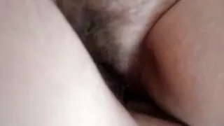 بہن بھائی سے اس کی cunt کا اندازہ کرنے کو کہتی ہے ۔ فلم سگسی روسی