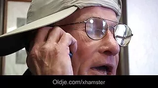 لڑکوں کے ساتھ جوا اور بھاڑ فیلم سکسی روسی میں جاؤ.